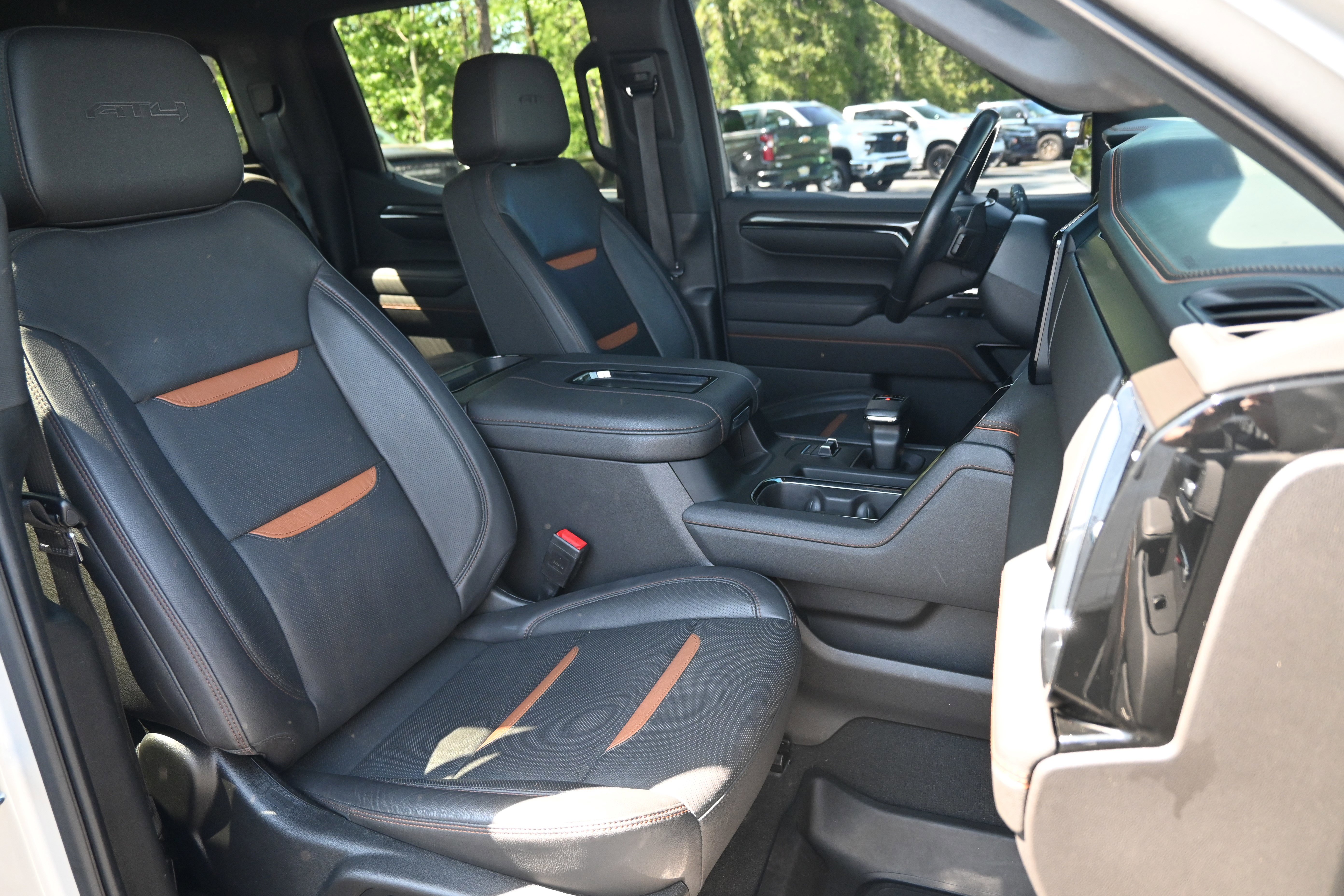 Used 2022 GMC Sierra 1500 AT4 w/ AT4 Preferred Package AWD/4WD image 36