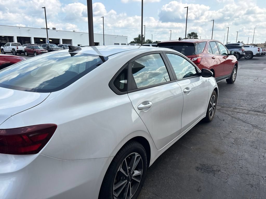 Used 2023 Kia Forte LXS FWD image 2