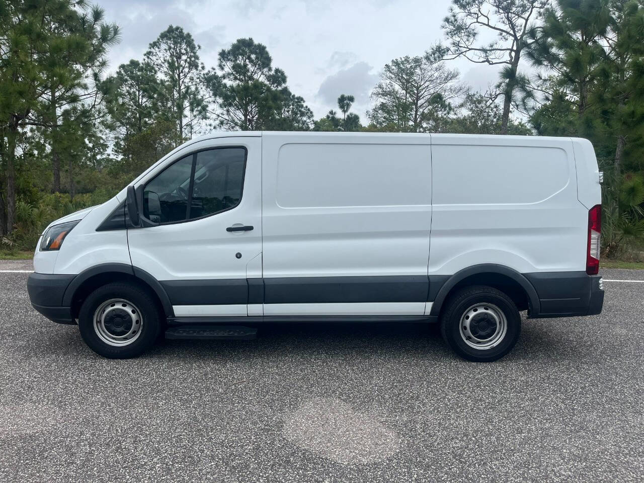 Used 2017 Ford Transit 250 250 3dr SWB Low Roof Cargo Van image 2