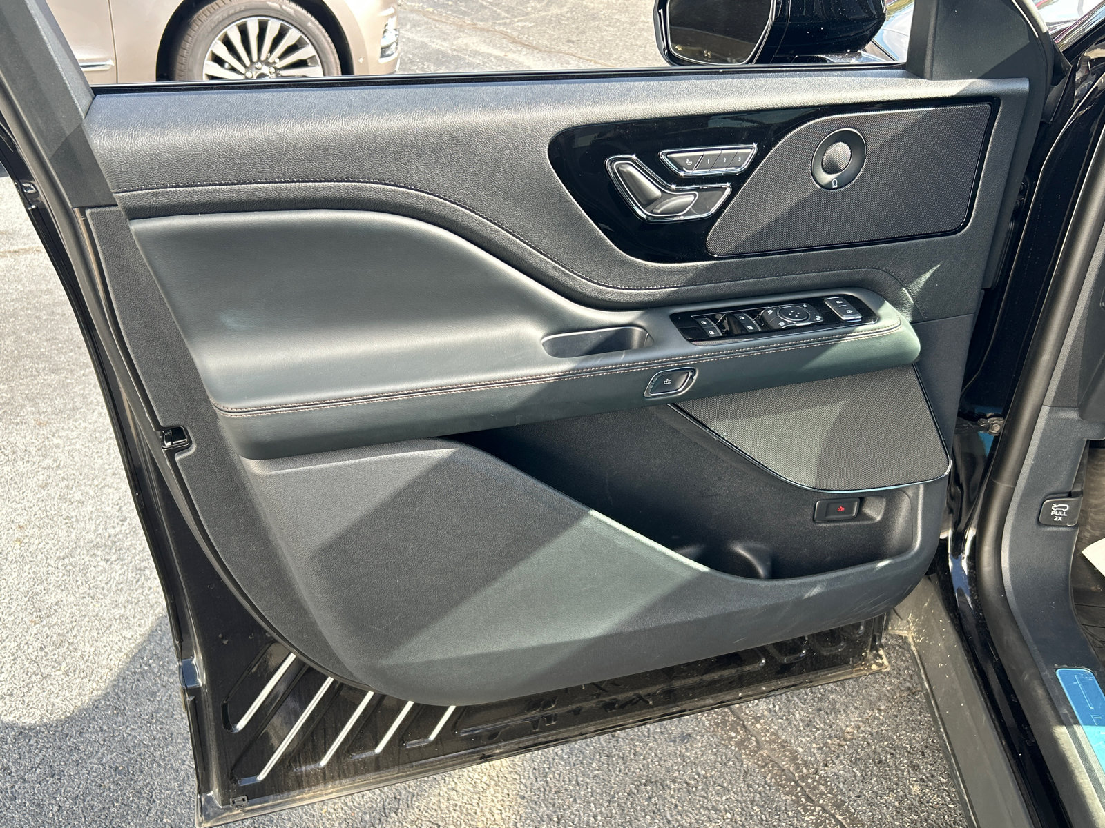 New 2026 Lincoln Aviator AWD image 10