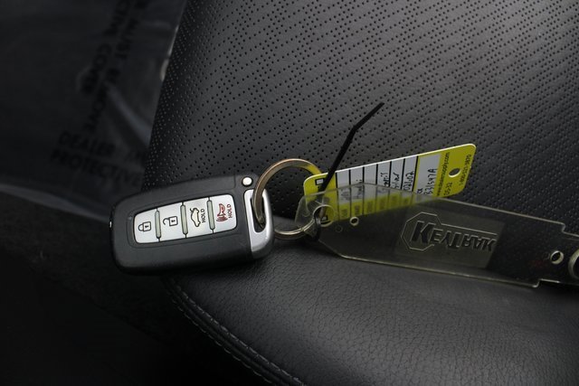 Used 2013 Hyundai Genesis 3.8 image 6