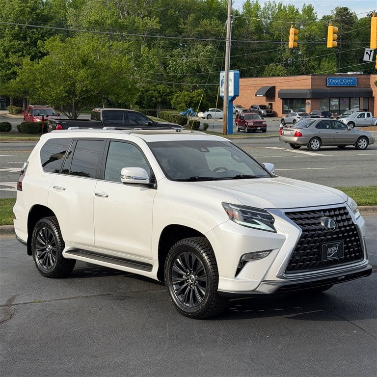 Used 2023 Lexus GX 460 Premium w/ Accessory Package AWD/4WD image 7
