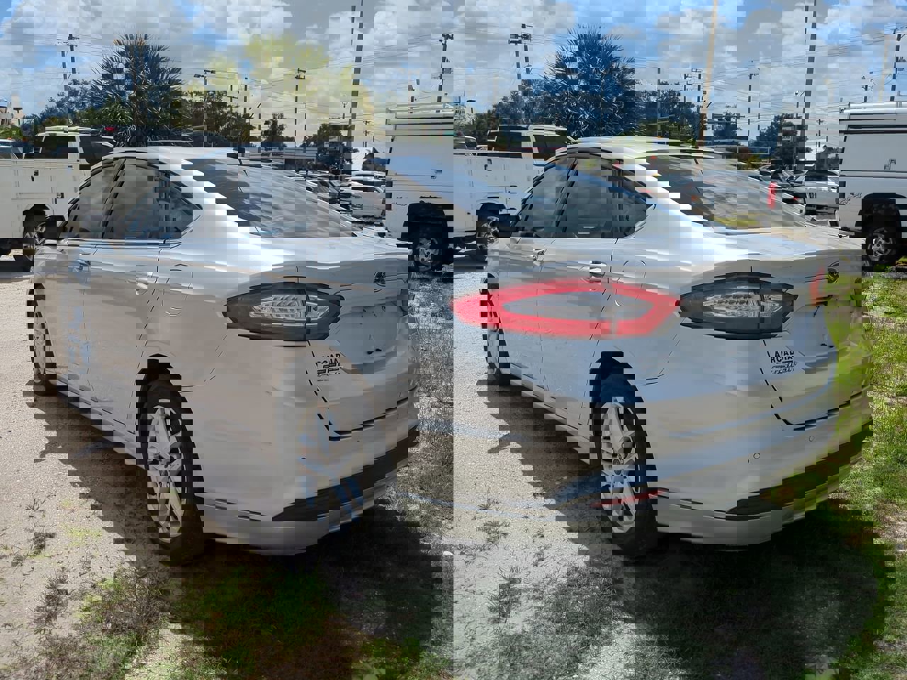 Used 2016 Ford Fusion SE image 6