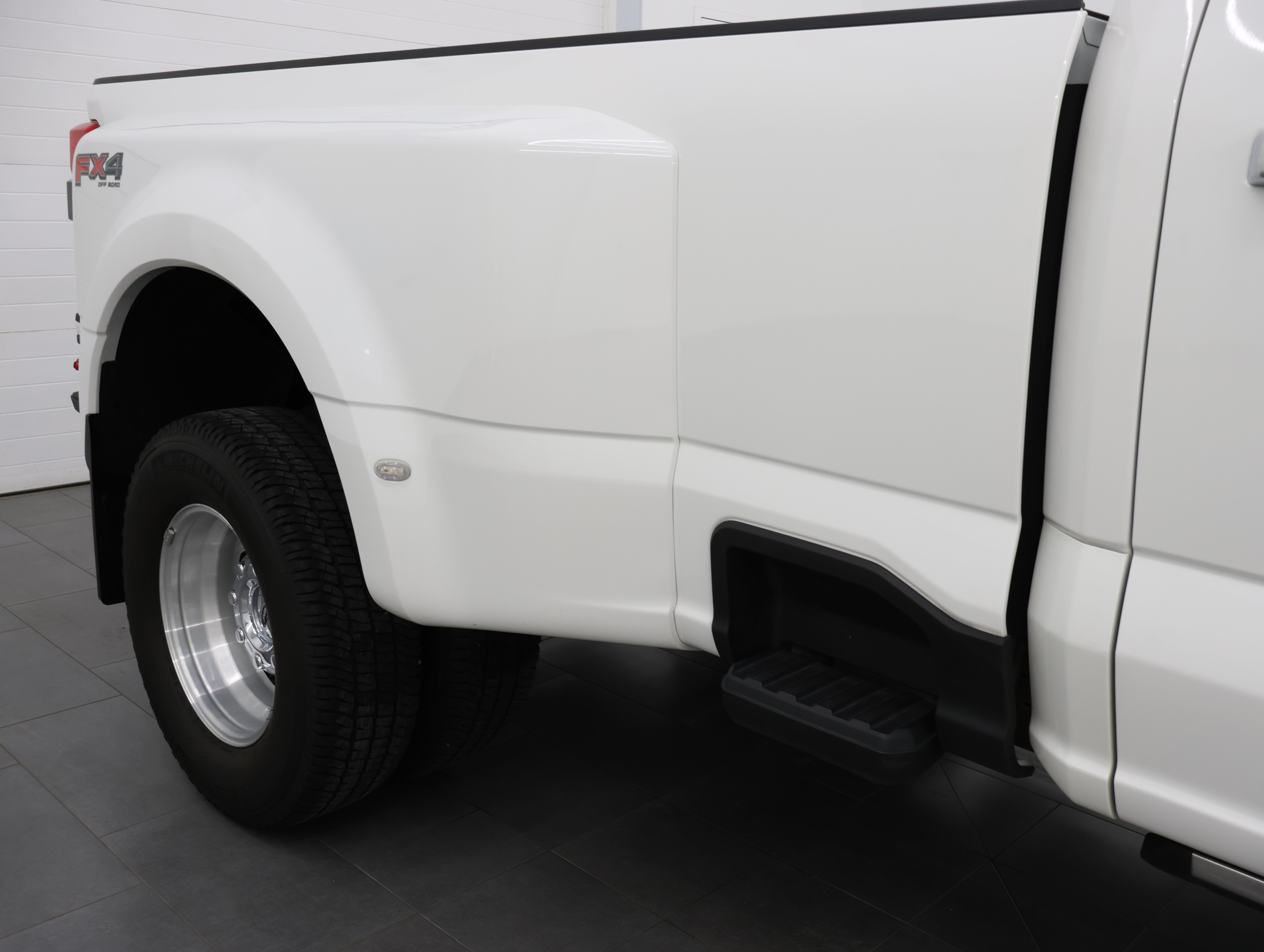 Used 2024 Ford F350 Limited w/ FX4 Off-Road Package AWD/4WD image 30