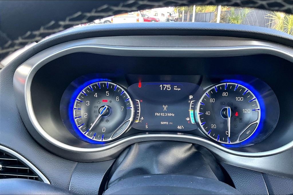 Used 2024 Chrysler Pacifica Touring-L image 13