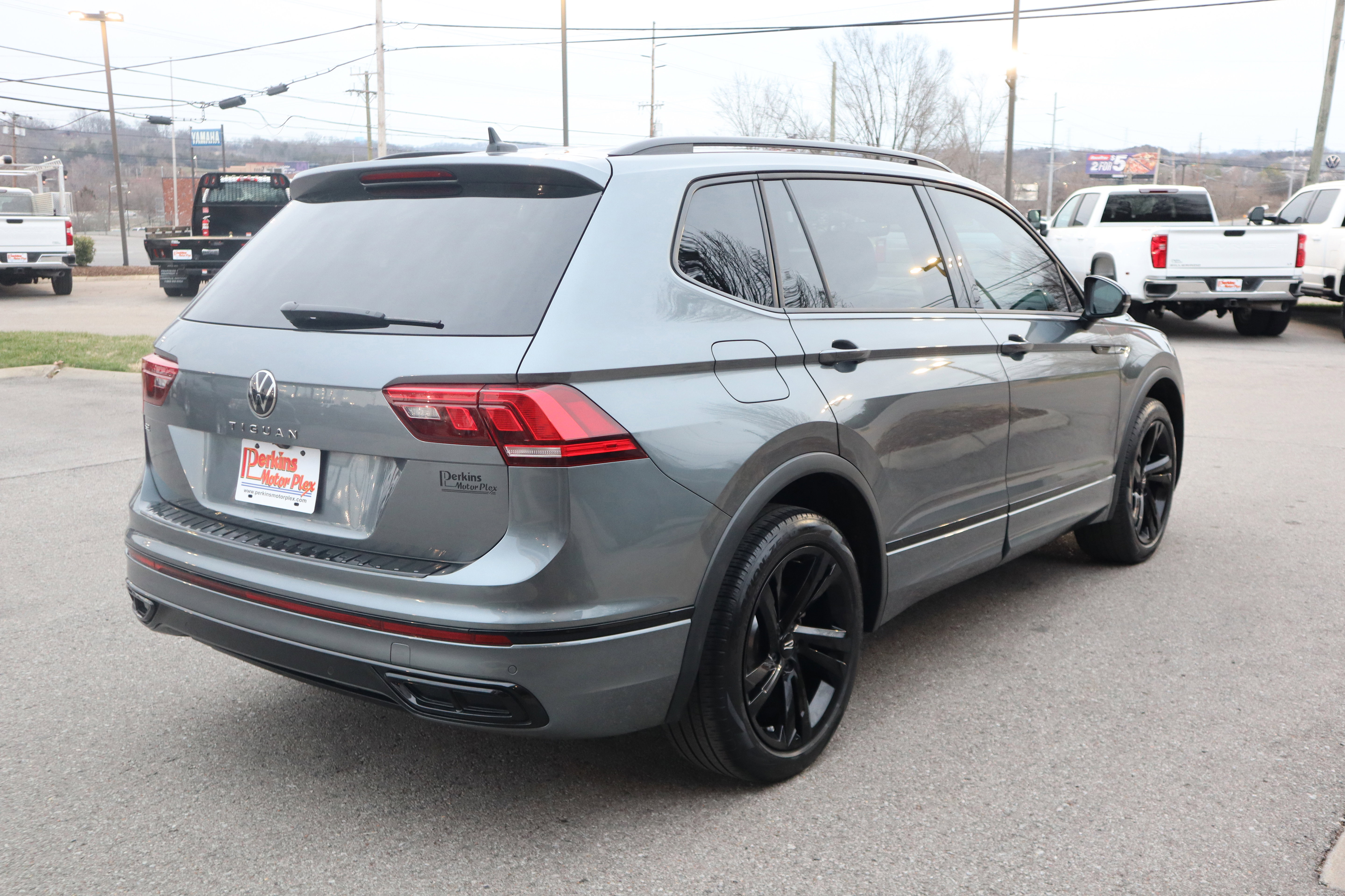 Used 2023 Volkswagen Tiguan SE R-Line image 7