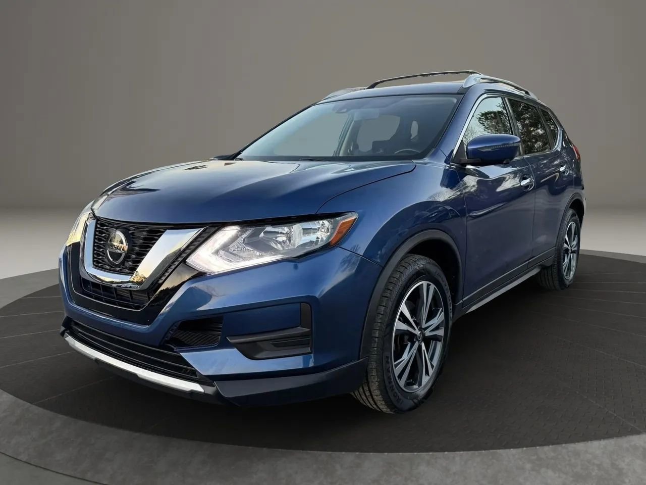 Used 2019 Nissan Rogue SV w/ Premium Package FWD image 1