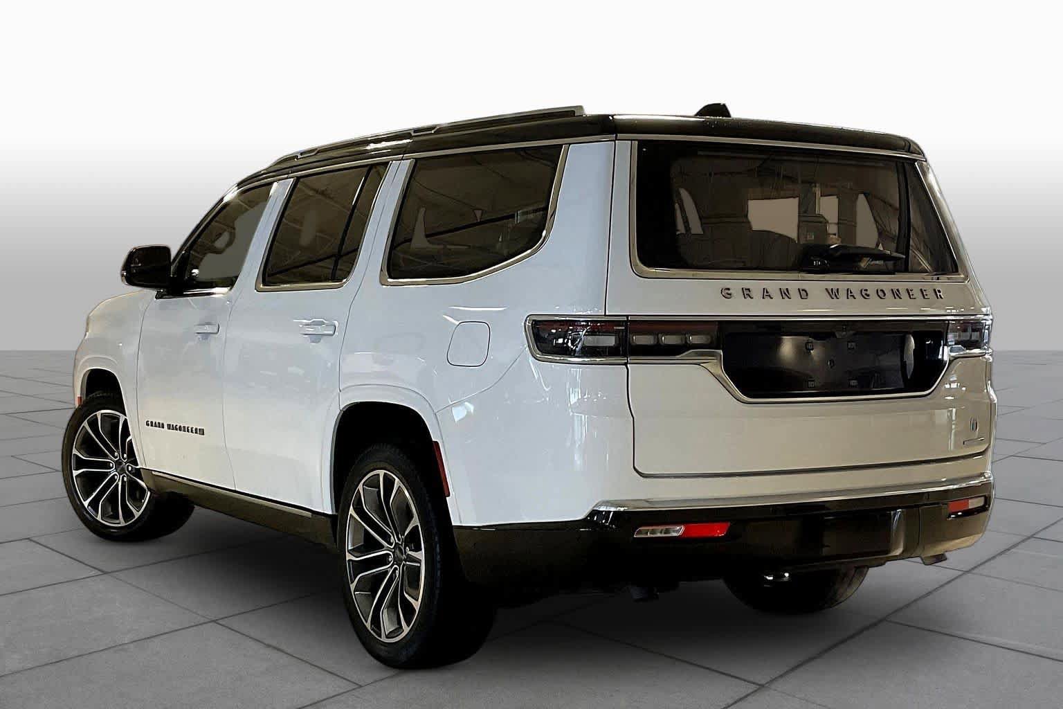 Used 2024 Jeep Grand Wagoneer Series III w/ Rear Seat Video Group 1 AWD/4WD image 11