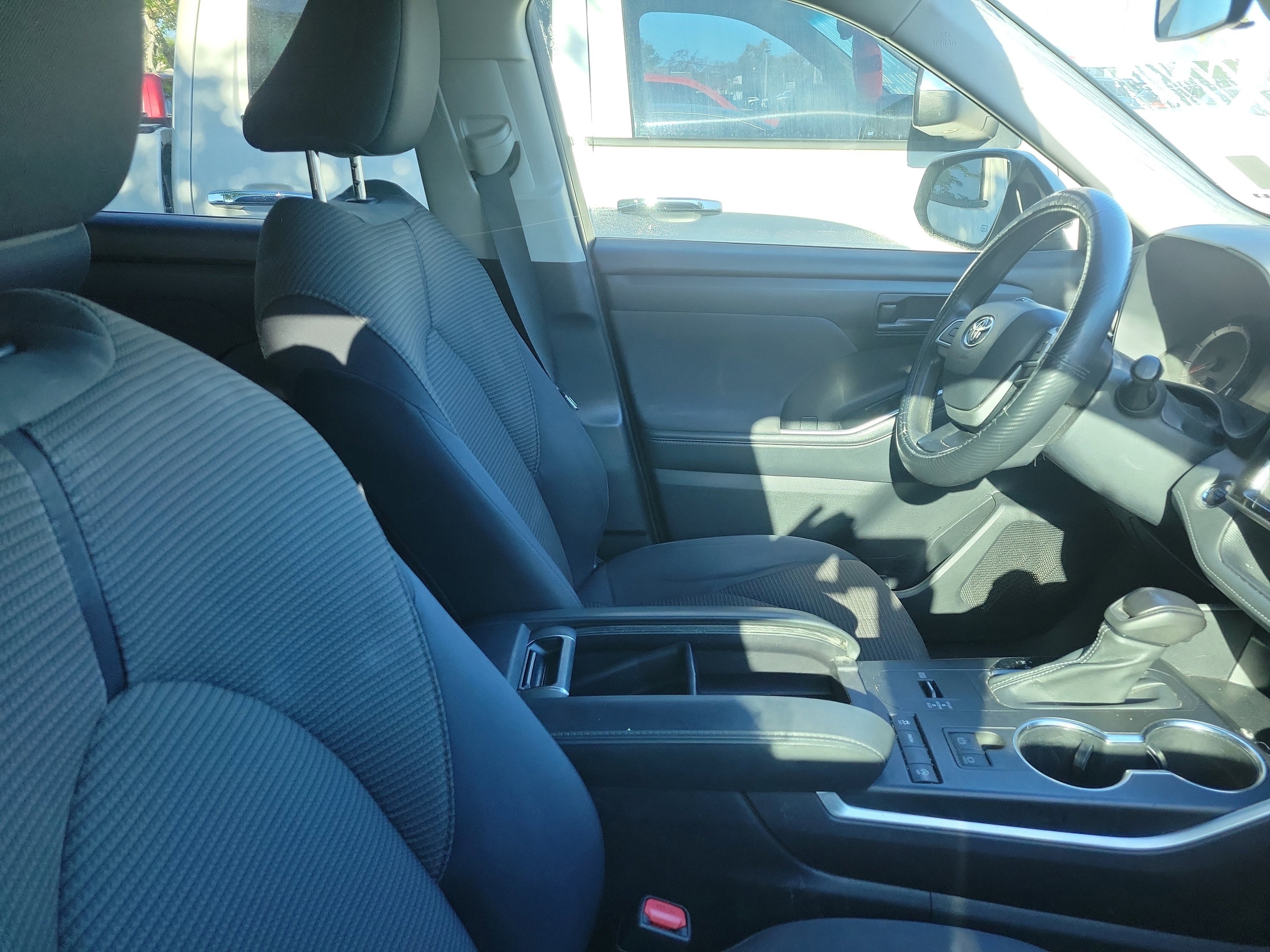 Used 2022 Toyota Highlander L image 10