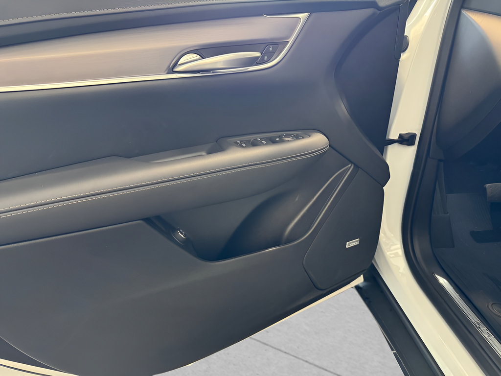 New 2026 Cadillac XT5 Luxury w/ LPO, Floor Liner Package AWD/4WD image 9