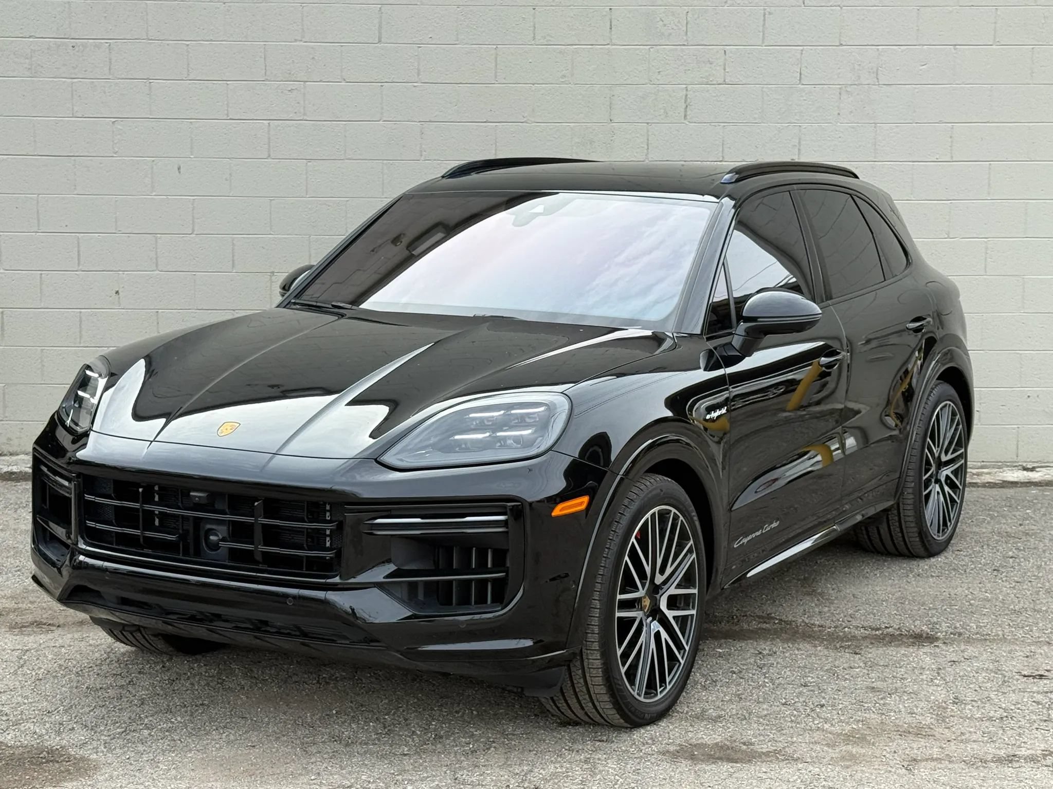 Used 2024 Porsche Cayenne Turbo AWD/4WD image 2