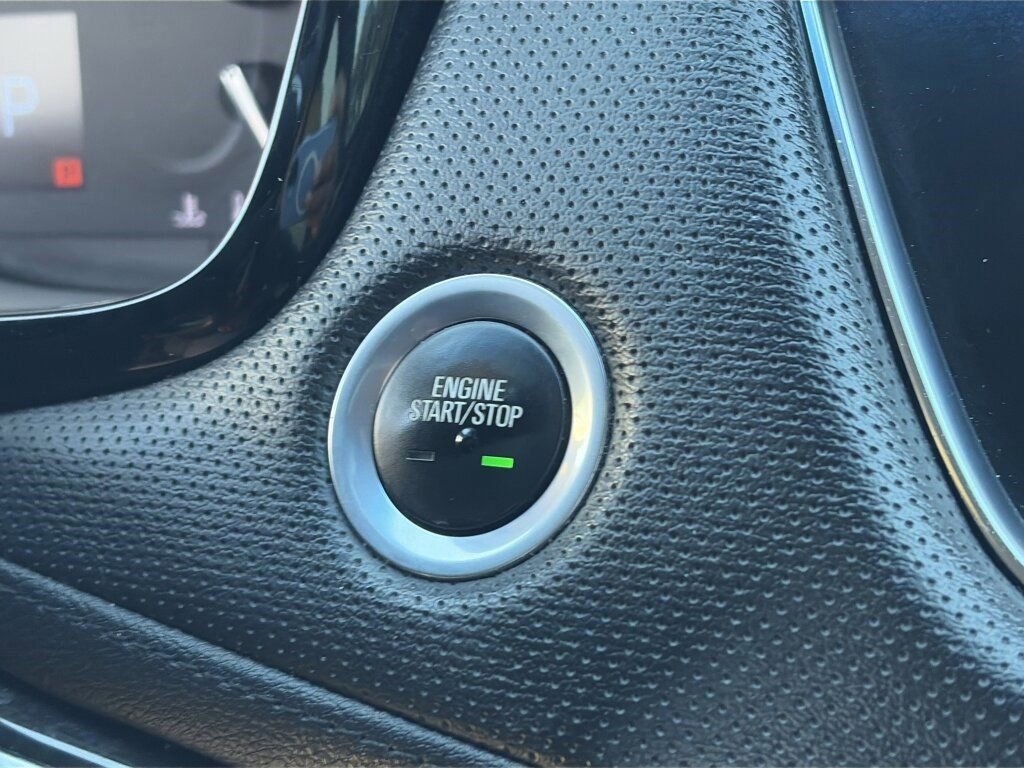 Used 2017 Cadillac XT5 FWD image 13