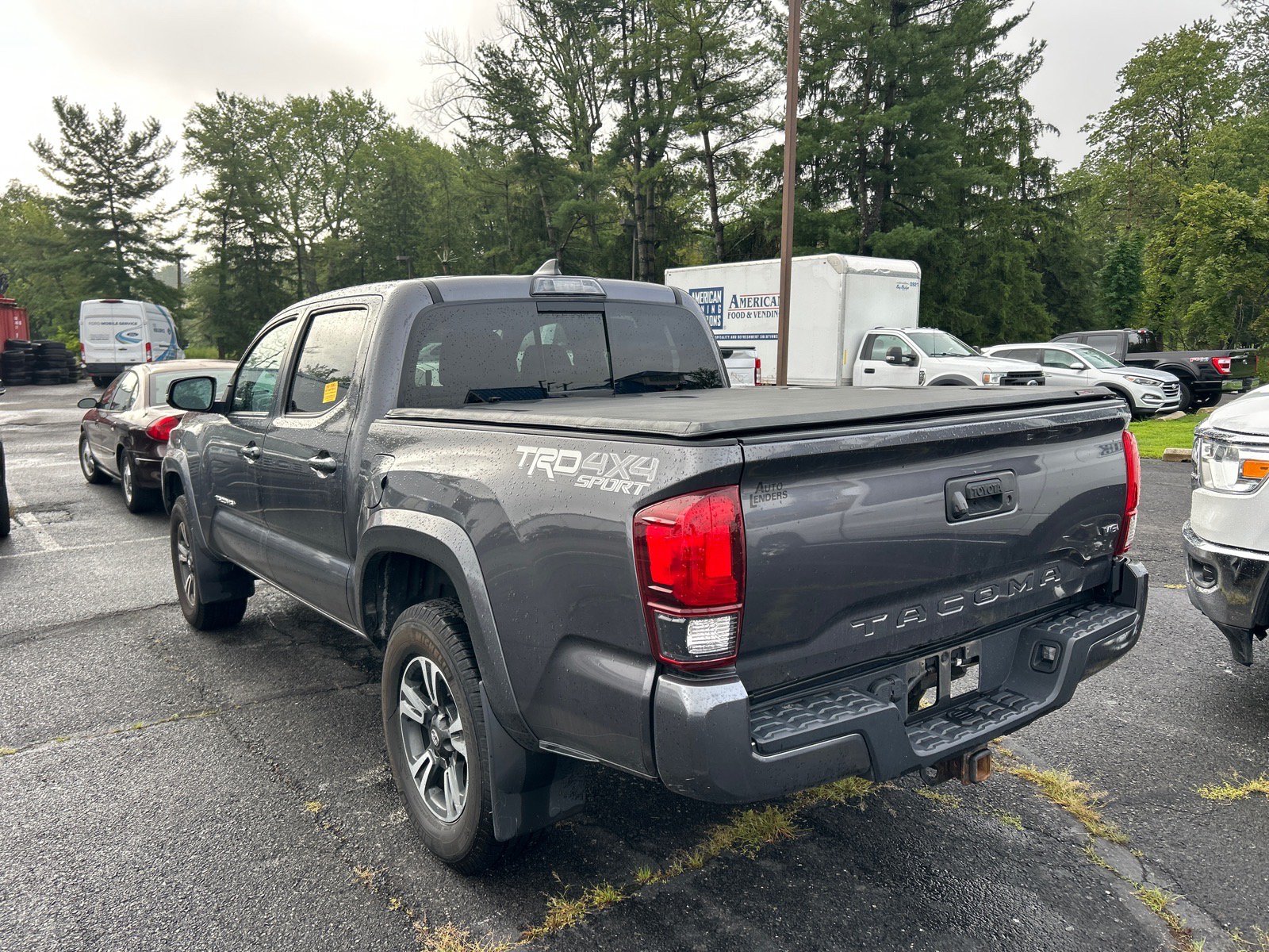 Used 2018 Toyota Tacoma TRD Sport AWD/4WD image 7