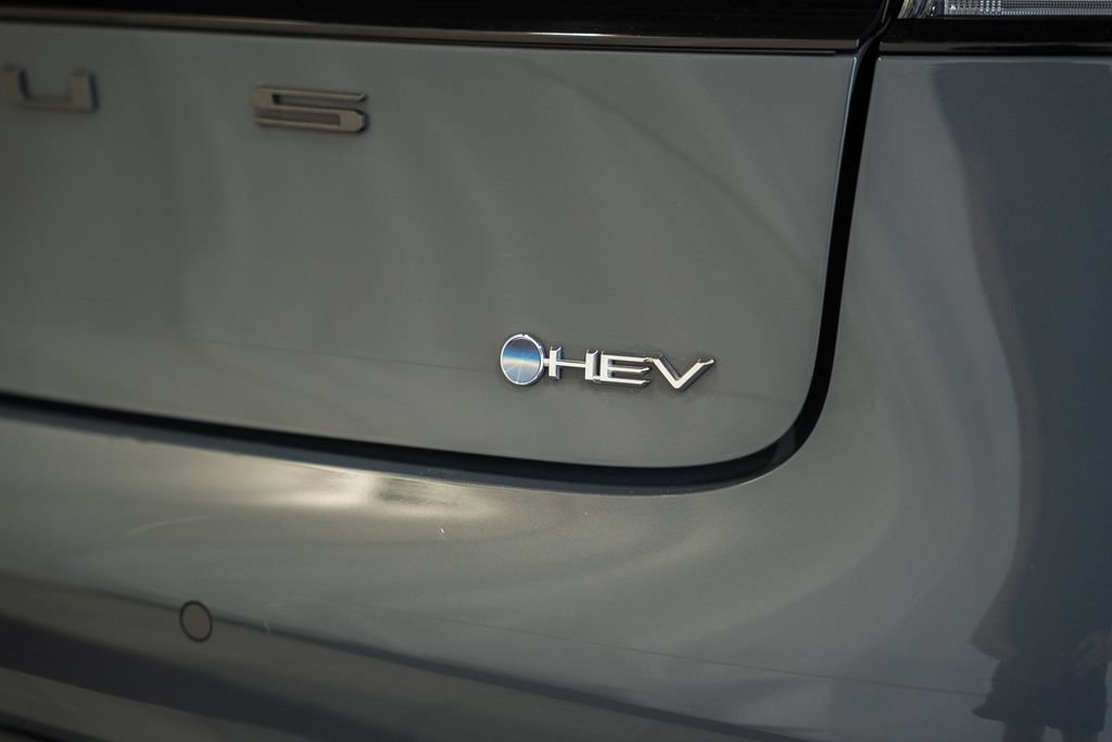 Used 2025 Toyota Prius LE FWD image 7
