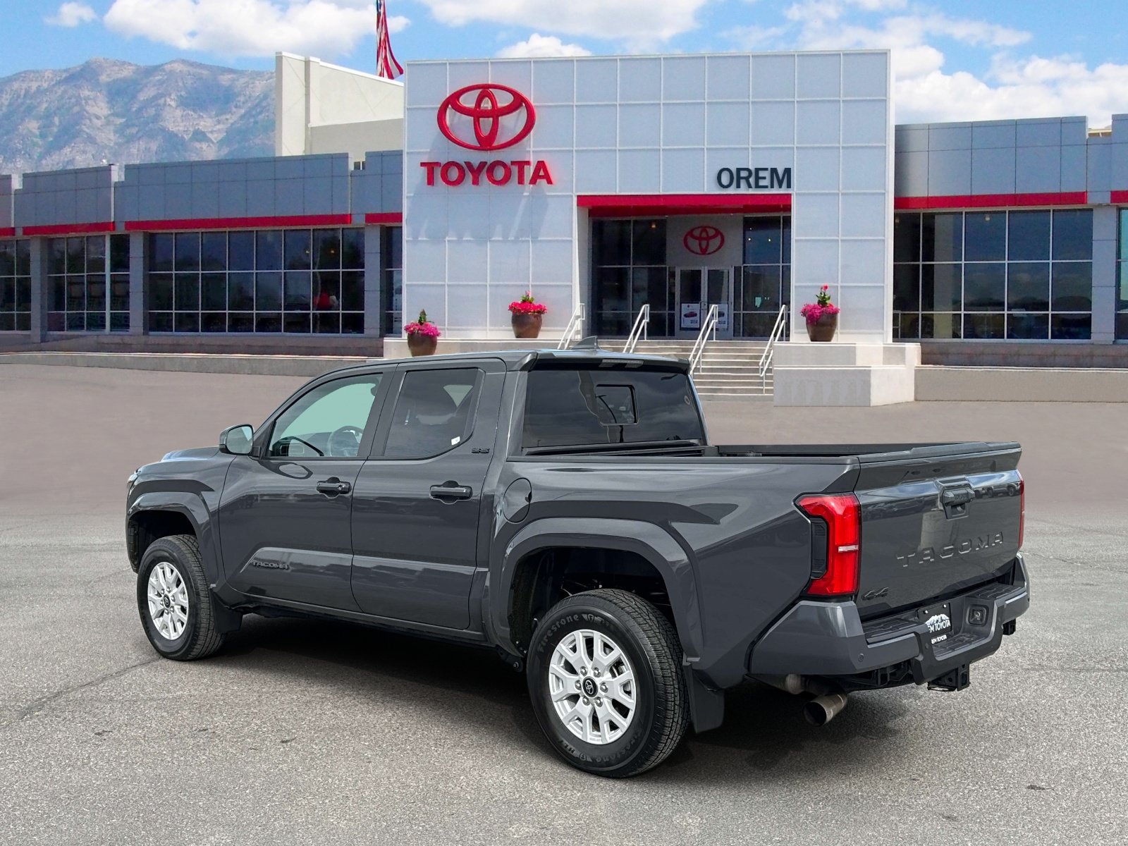 Used 2024 Toyota Tacoma SR5 AWD/4WD image 5