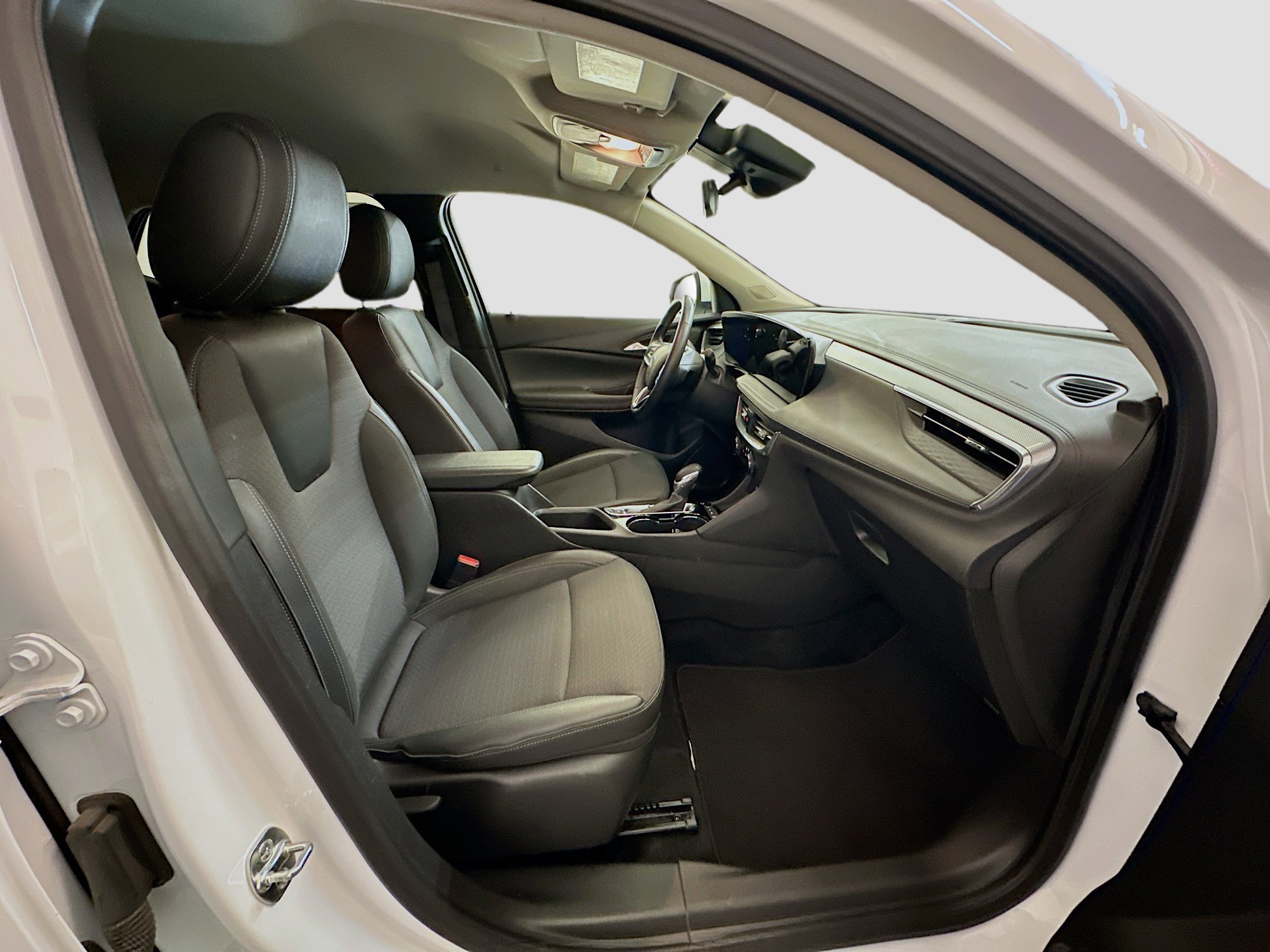 Used 2025 Buick Encore GX Preferred image 32