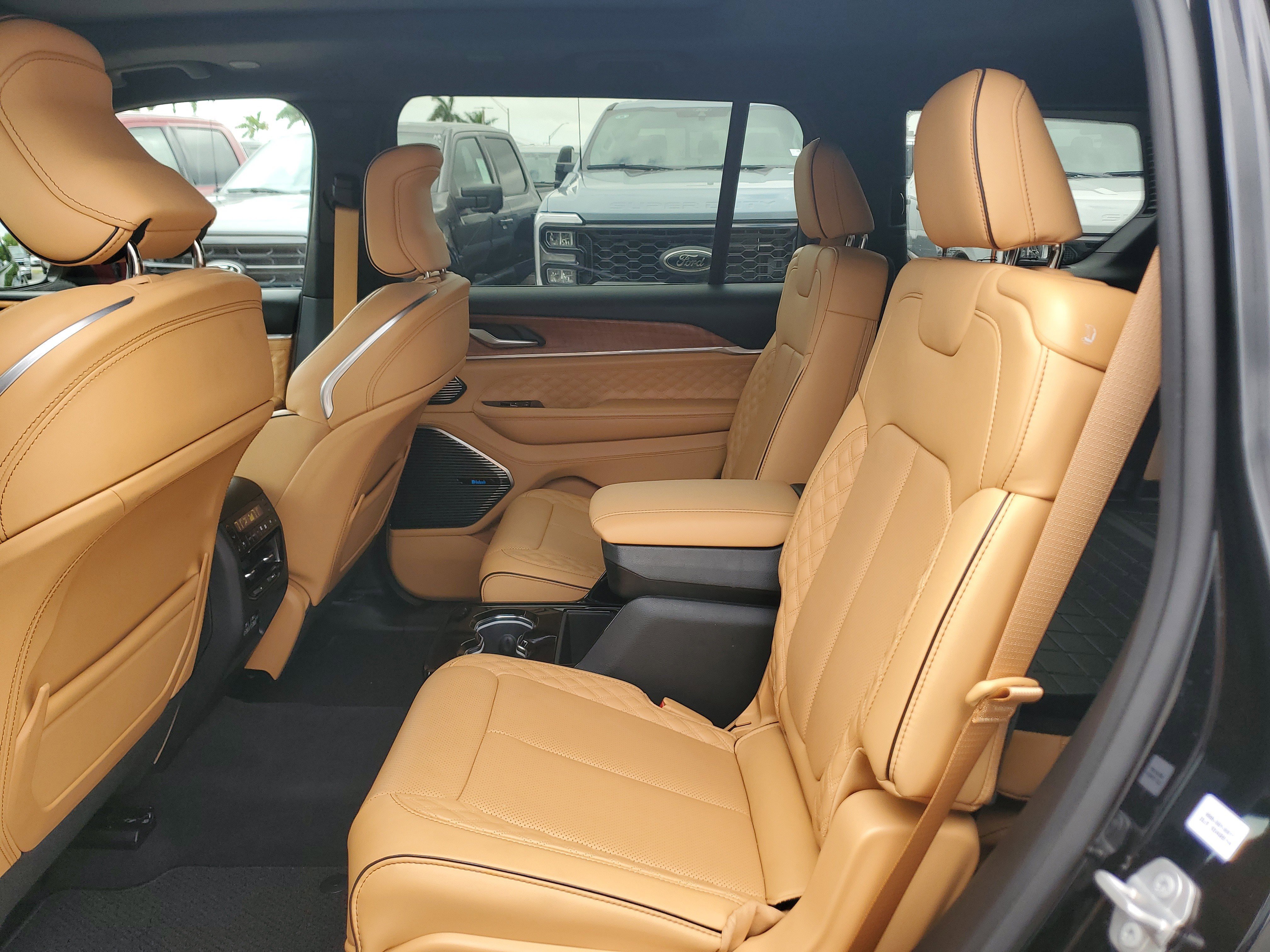 Used 2024 Jeep Grand Cherokee L Summit AWD/4WD image 15