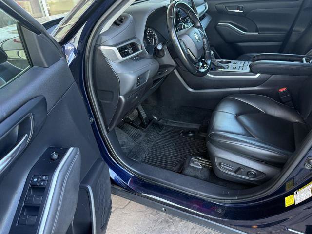 Certified 2021 Toyota Highlander XLE AWD/4WD image 13