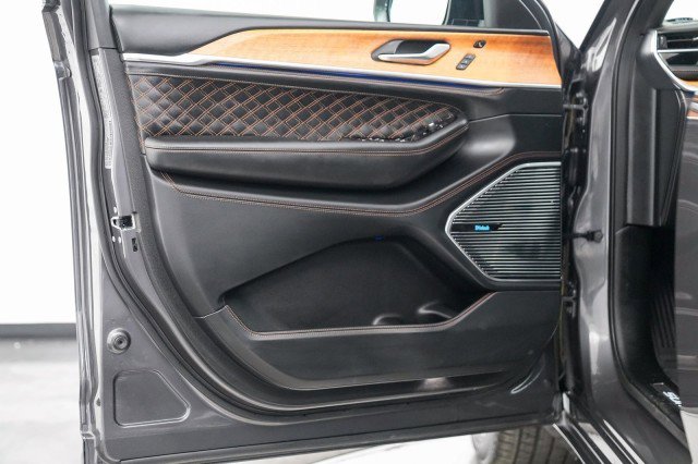 Used 2023 Jeep Grand Cherokee Summit image 24