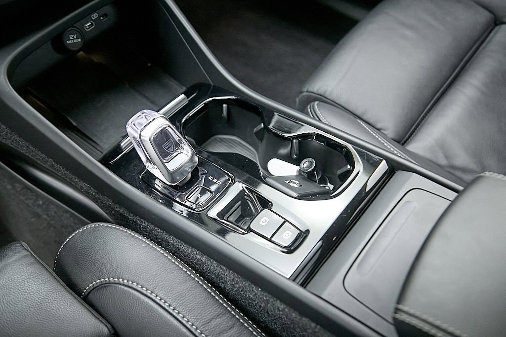 Certified 2023 Volvo XC40 B5 Plus image 17