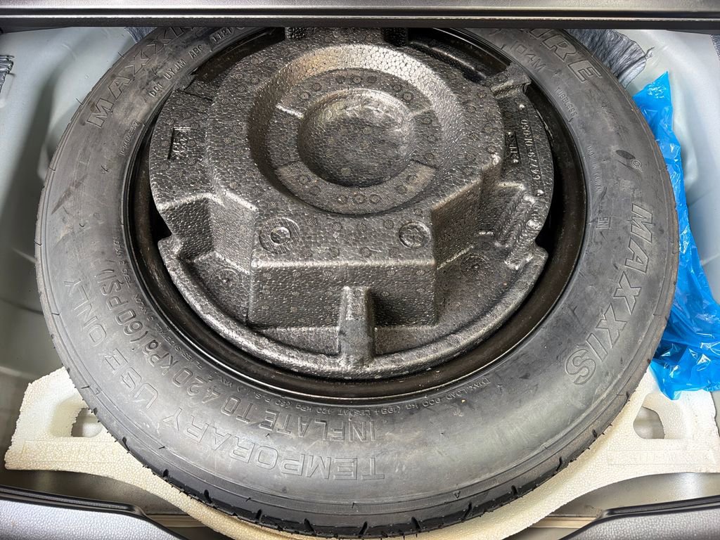 Used 2021 Toyota RAV4 LE image 32