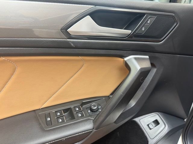 Used 2024 Volkswagen Tiguan SE w/ Panoramic Sunroof Package FWD image 21