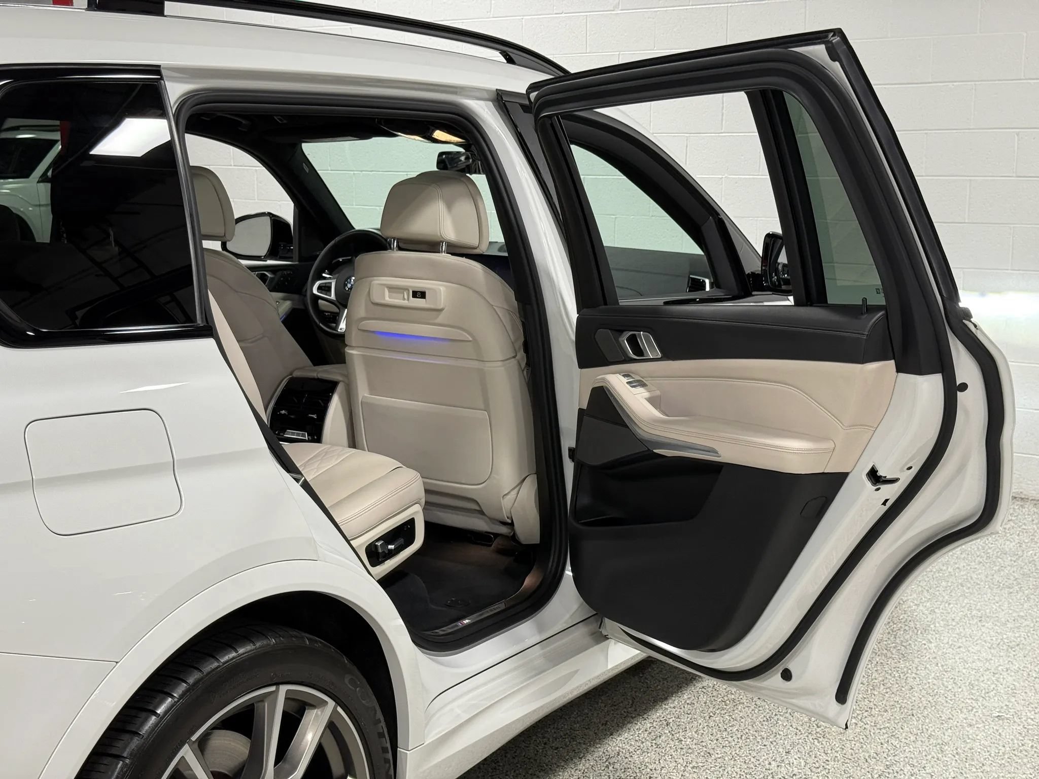 Used 2020 BMW X7 M50i w/ Executive Package AWD/4WD image 62