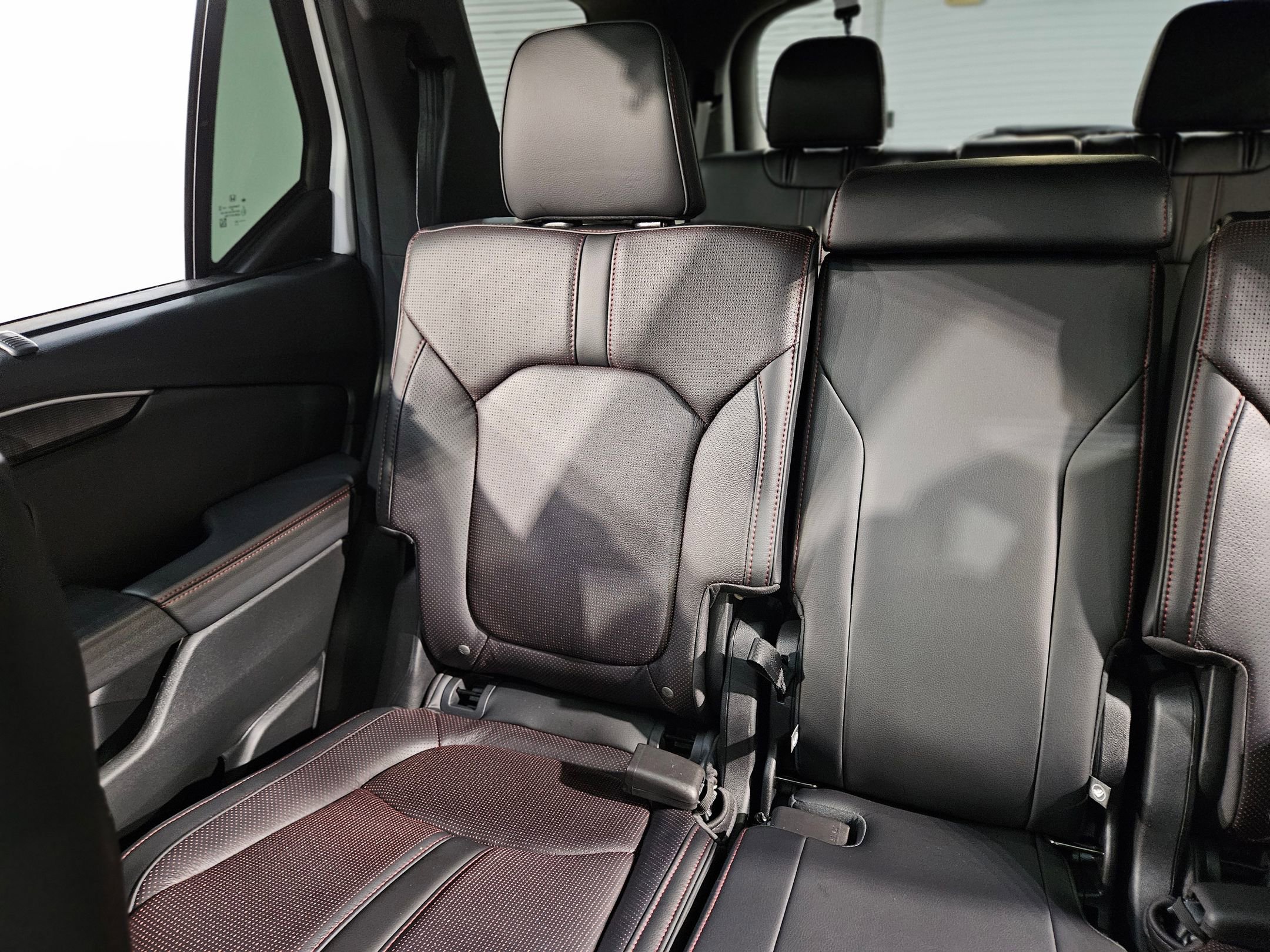 Used 2025 Honda Pilot Black Edition image 12