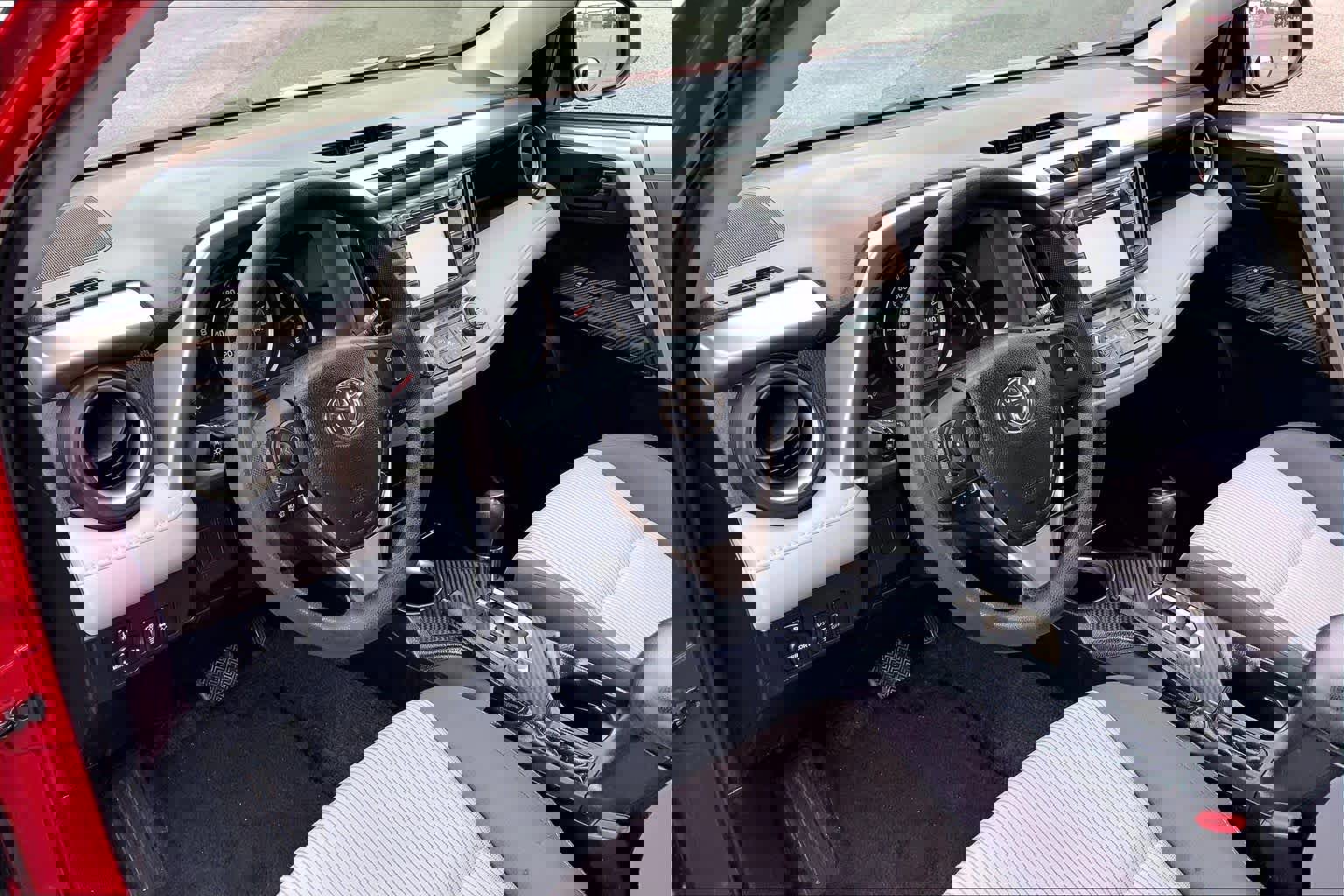 Used 2013 Toyota RAV4 XLE image 17