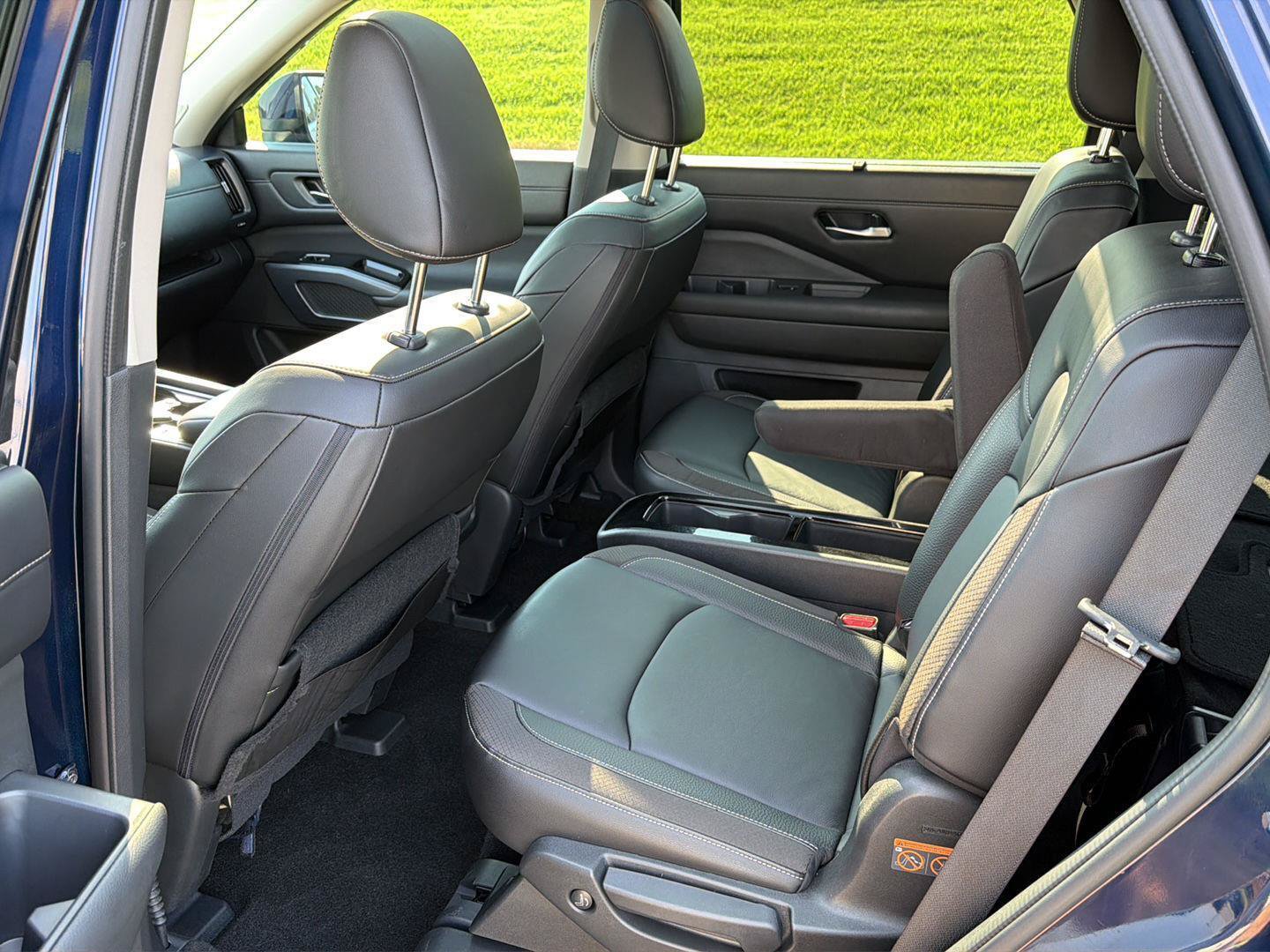 Used 2024 Nissan Pathfinder SL w/ SL Premium Package FWD image 10