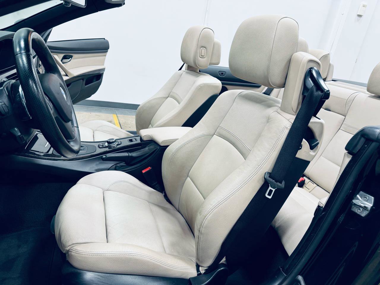 Used 2013 BMW 335i Convertible image 27