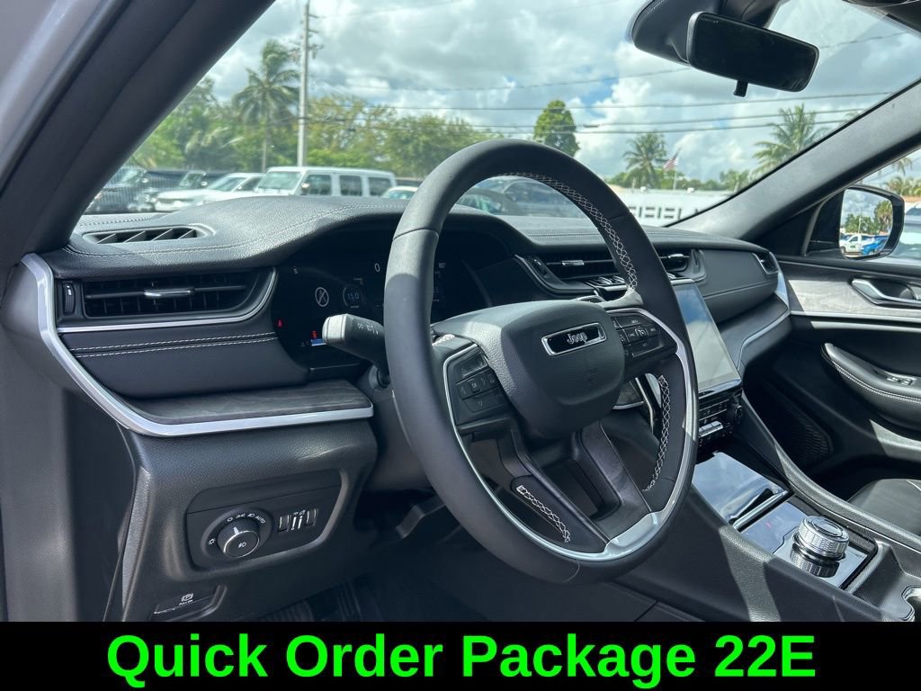 Certified 2025 Jeep Grand Cherokee Limited w/ Black Appearance Package image 12