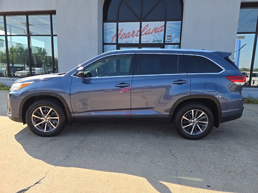 Used 2019 Toyota Highlander XLE FWD image 6