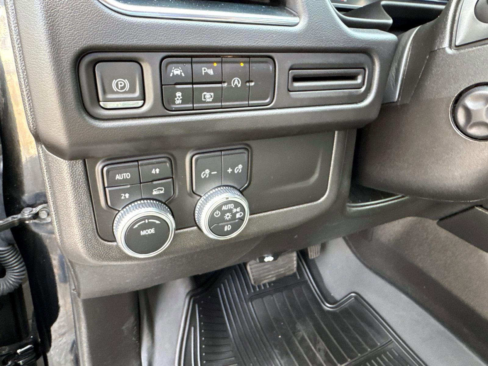 Certified 2023 GMC Yukon SLT w/ SLT Luxury Package image 13