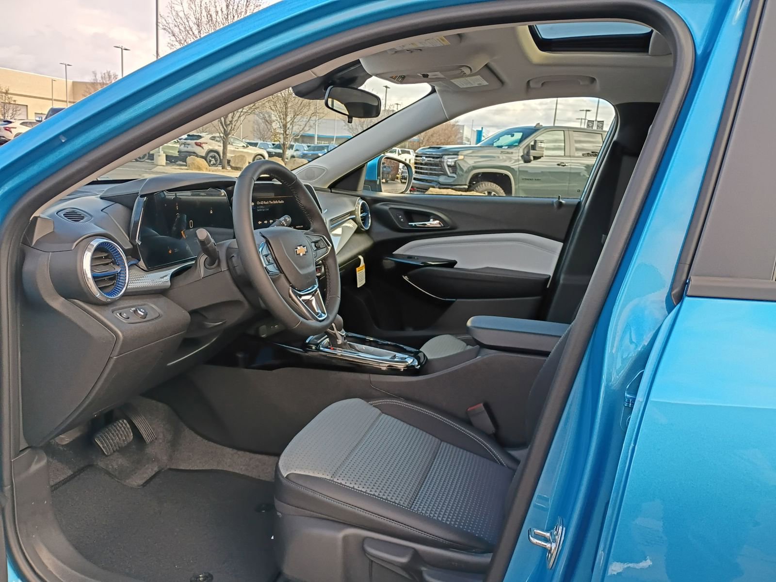 New 2026 Chevrolet Trax LT w/ Sunroof Package image 29