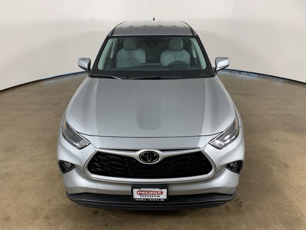Used 2024 Toyota Highlander LE AWD/4WD image 4