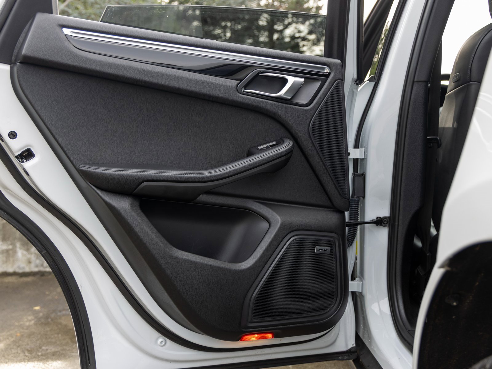 Certified 2023 Porsche Macan image 39