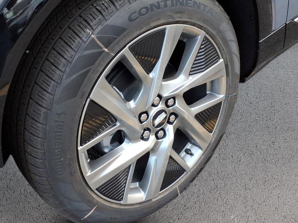 New 2026 Cadillac Optiq Luxury 1 image 9