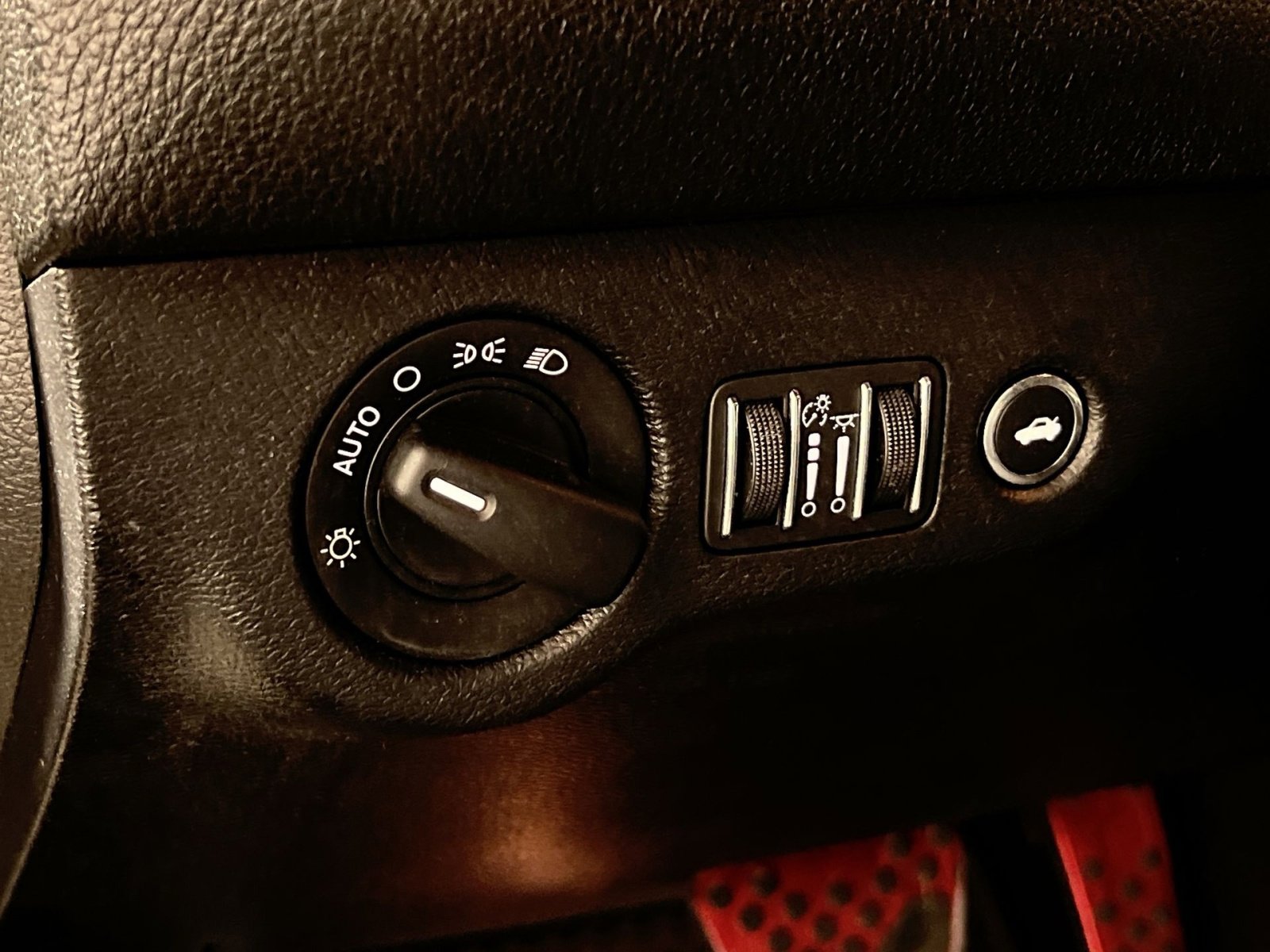 Used 2021 Dodge Challenger SXT image 30