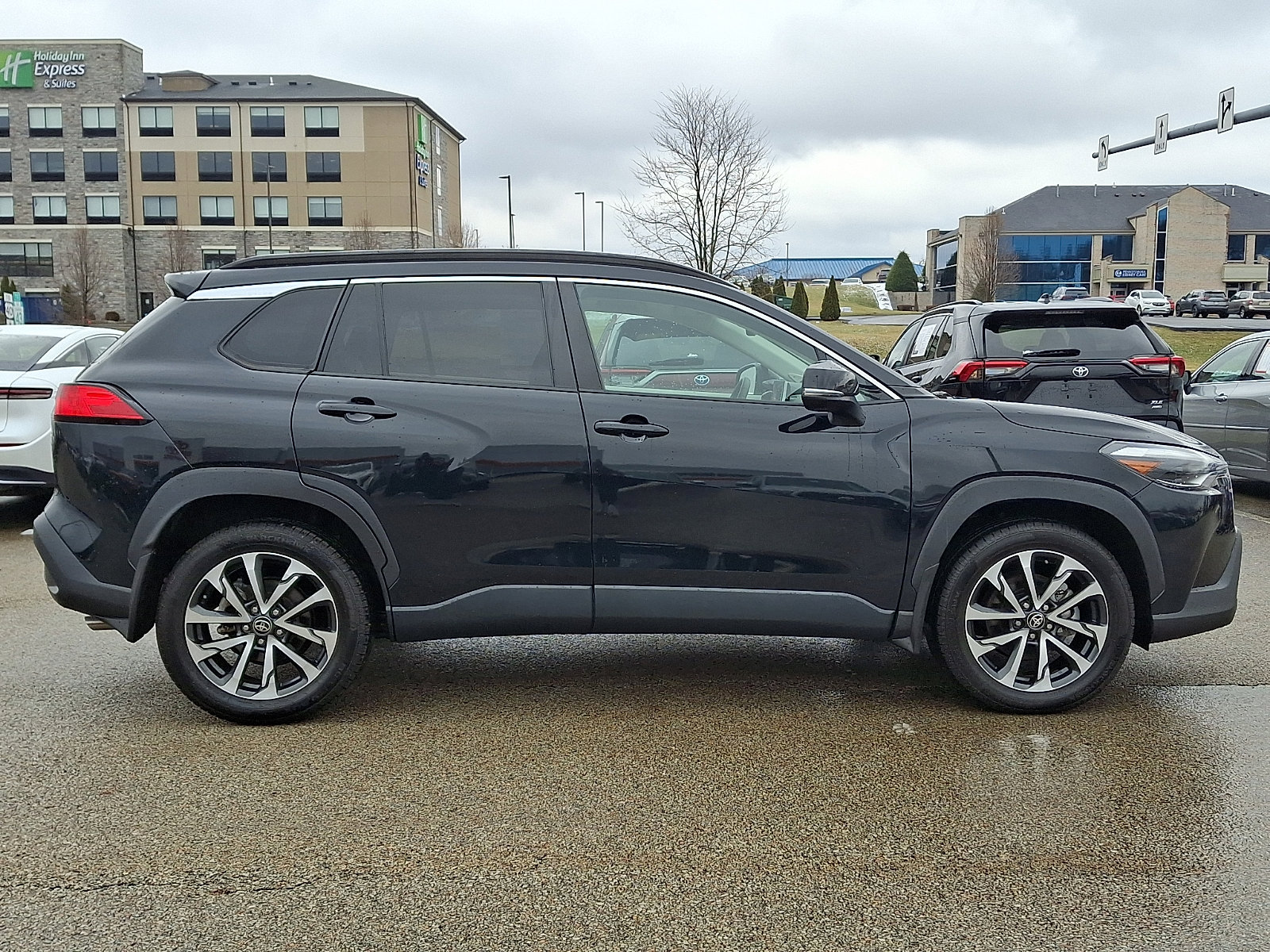 Certified 2022 Toyota Corolla Cross XLE w/ Convenience Package image 7