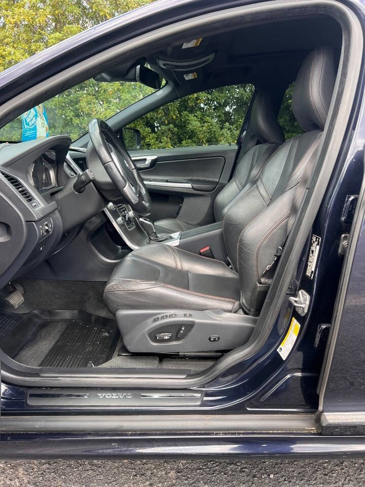 Used 2016 Volvo XC60 T5 Premier w/ Proximity Package FWD image 13