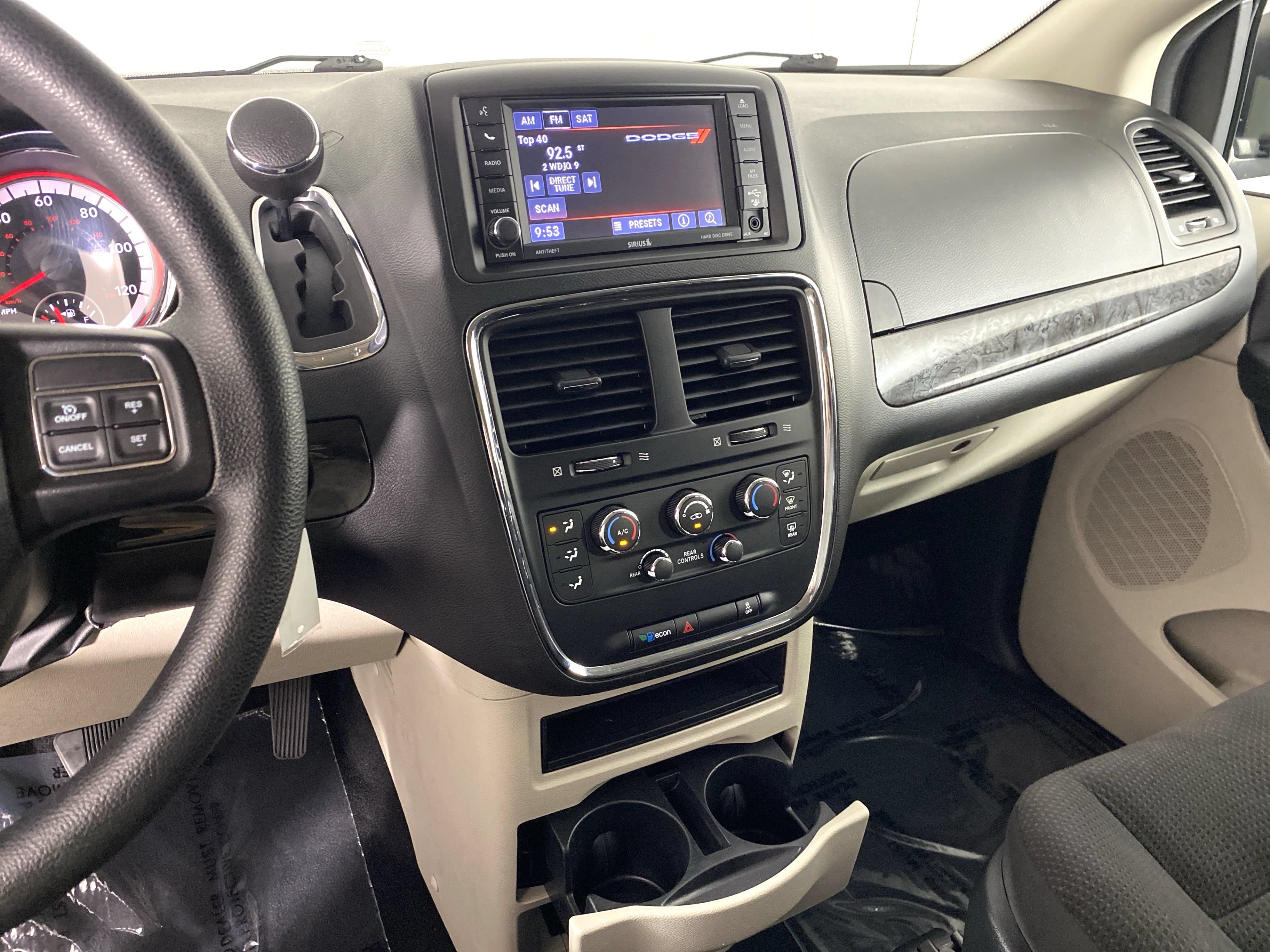 Used 2019 Dodge Grand Caravan SE w/ UConnect Hands-Free Group FWD image 25