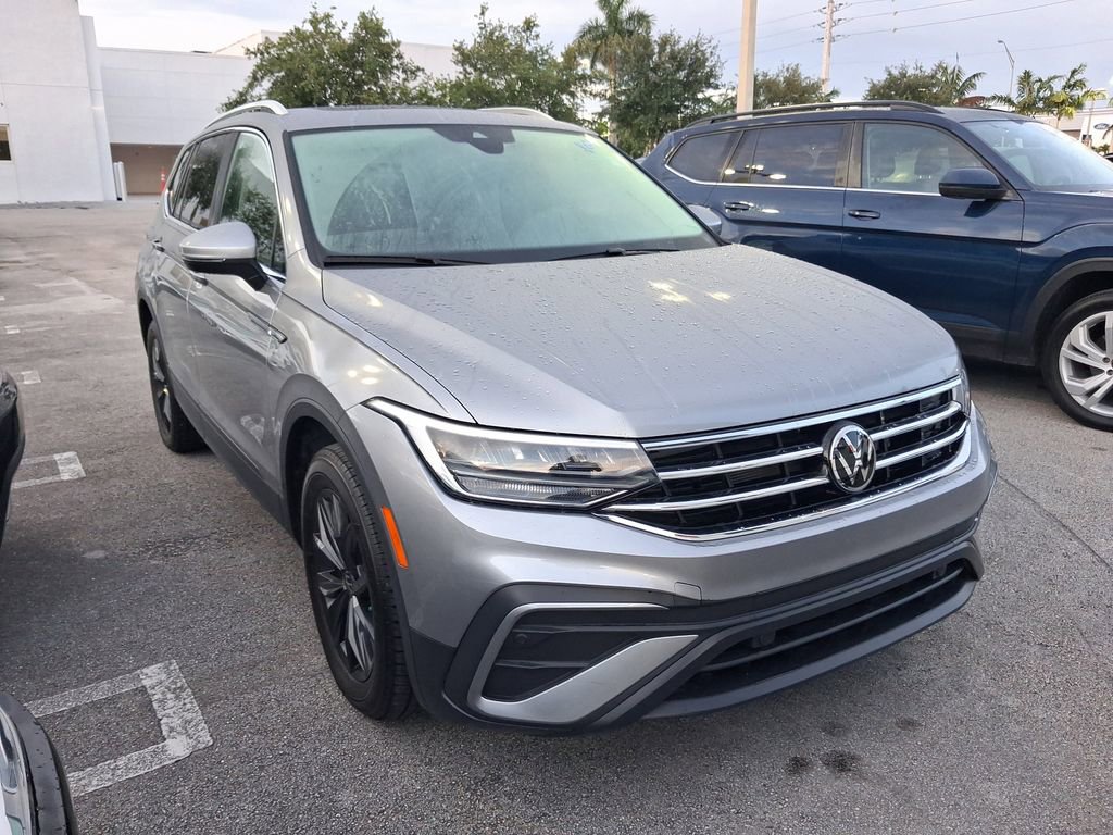 Used 2024 Volkswagen Tiguan SE FWD image 3