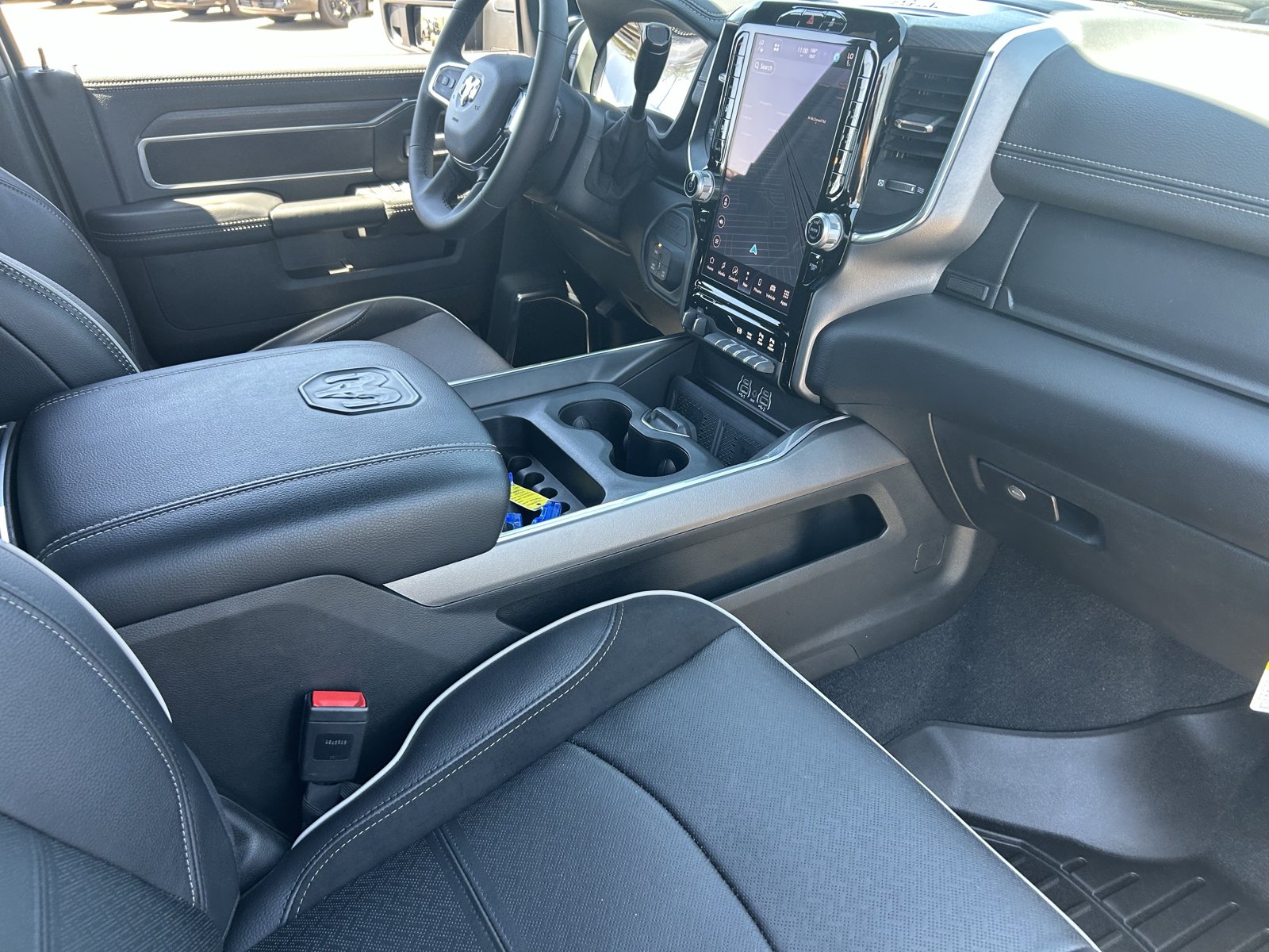 Used 2025 RAM 2500 Laramie AWD/4WD image 12