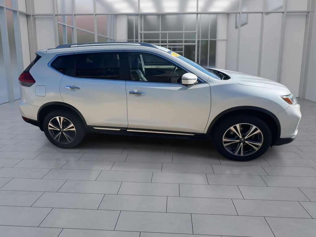 Used 2017 Nissan Rogue SL image 9