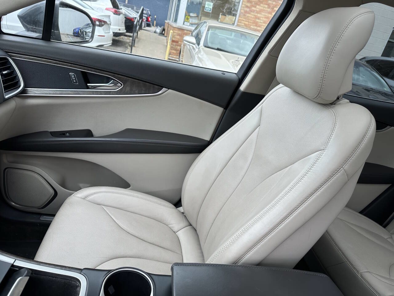 Used 2017 Lincoln MKX Reserve w/ Driver Assistance Package image 34