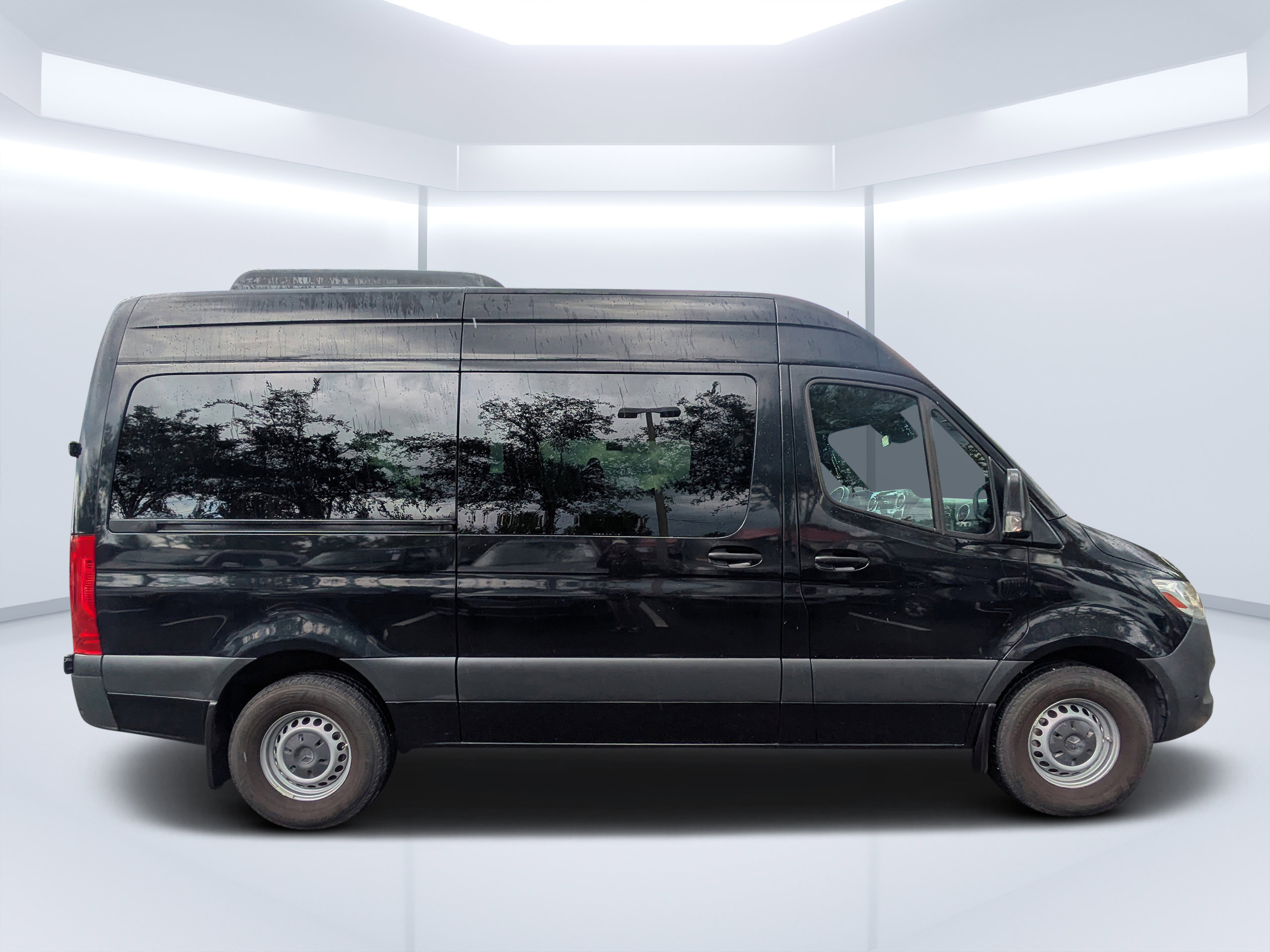 Used 2021 Mercedes-Benz Sprinter 2500 image 2