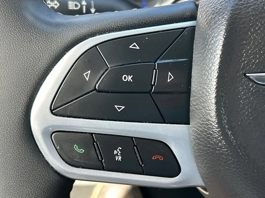 Used 2024 Chrysler Pacifica Touring-L FWD image 19