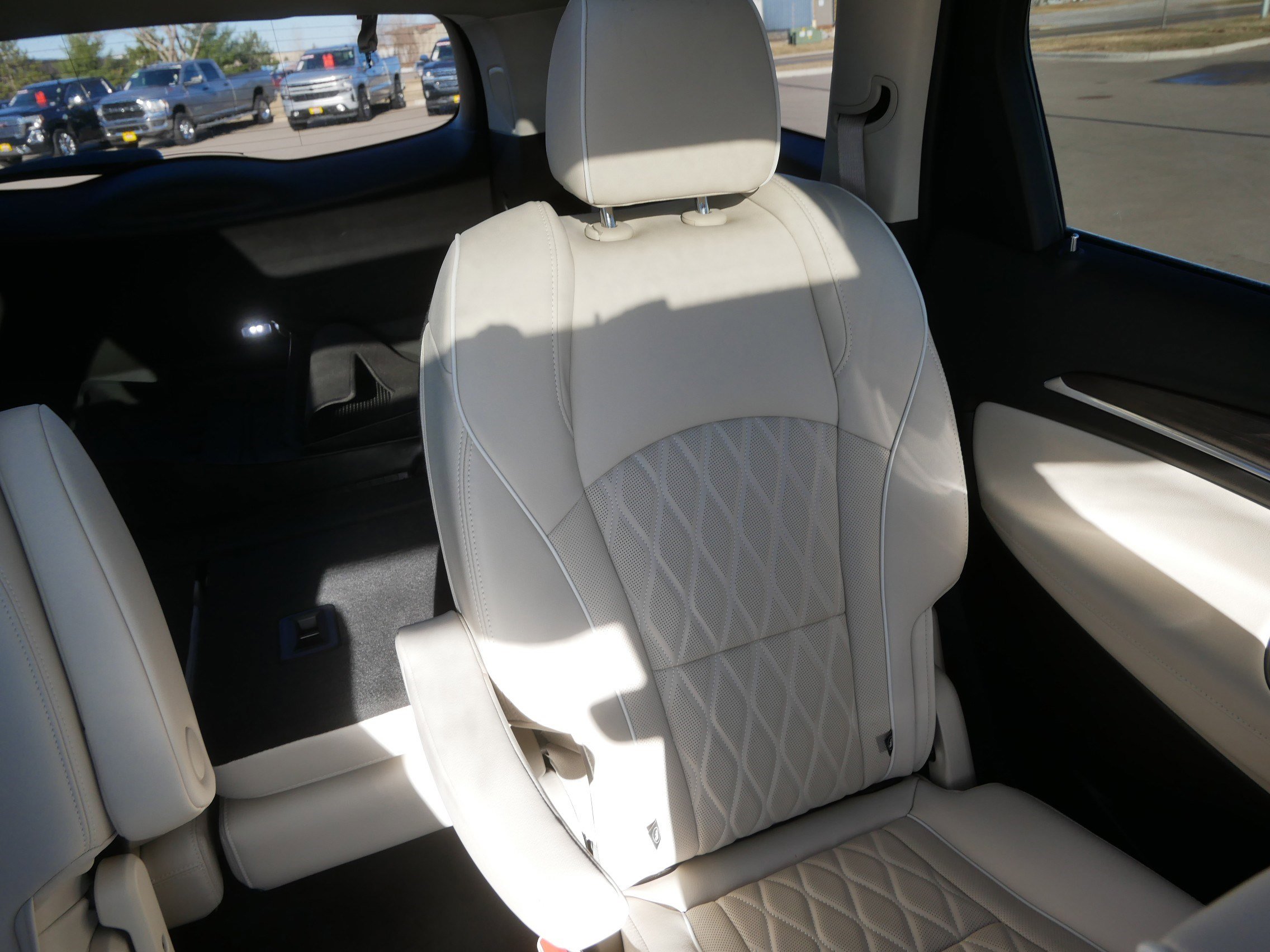 Used 2023 Buick Enclave Avenir w/ Avenir Technology Package image 14