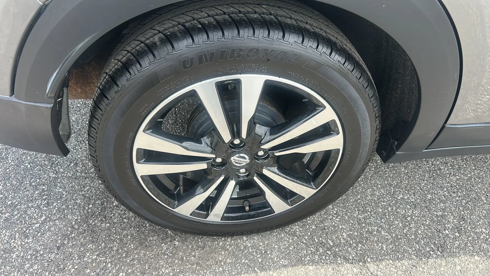 Used 2019 Nissan Kicks SV FWD image 28